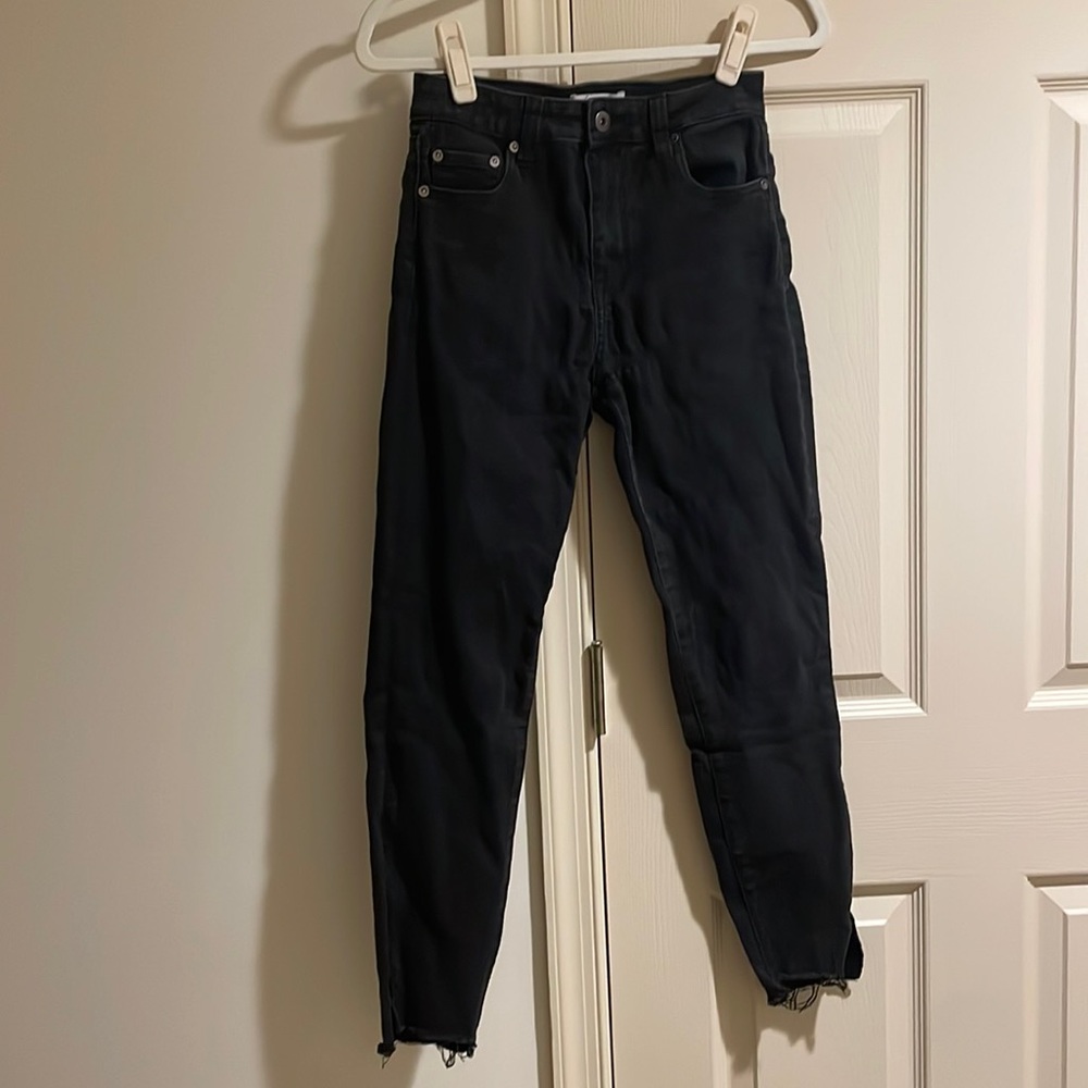 Pistola. Size 27. Good condition.